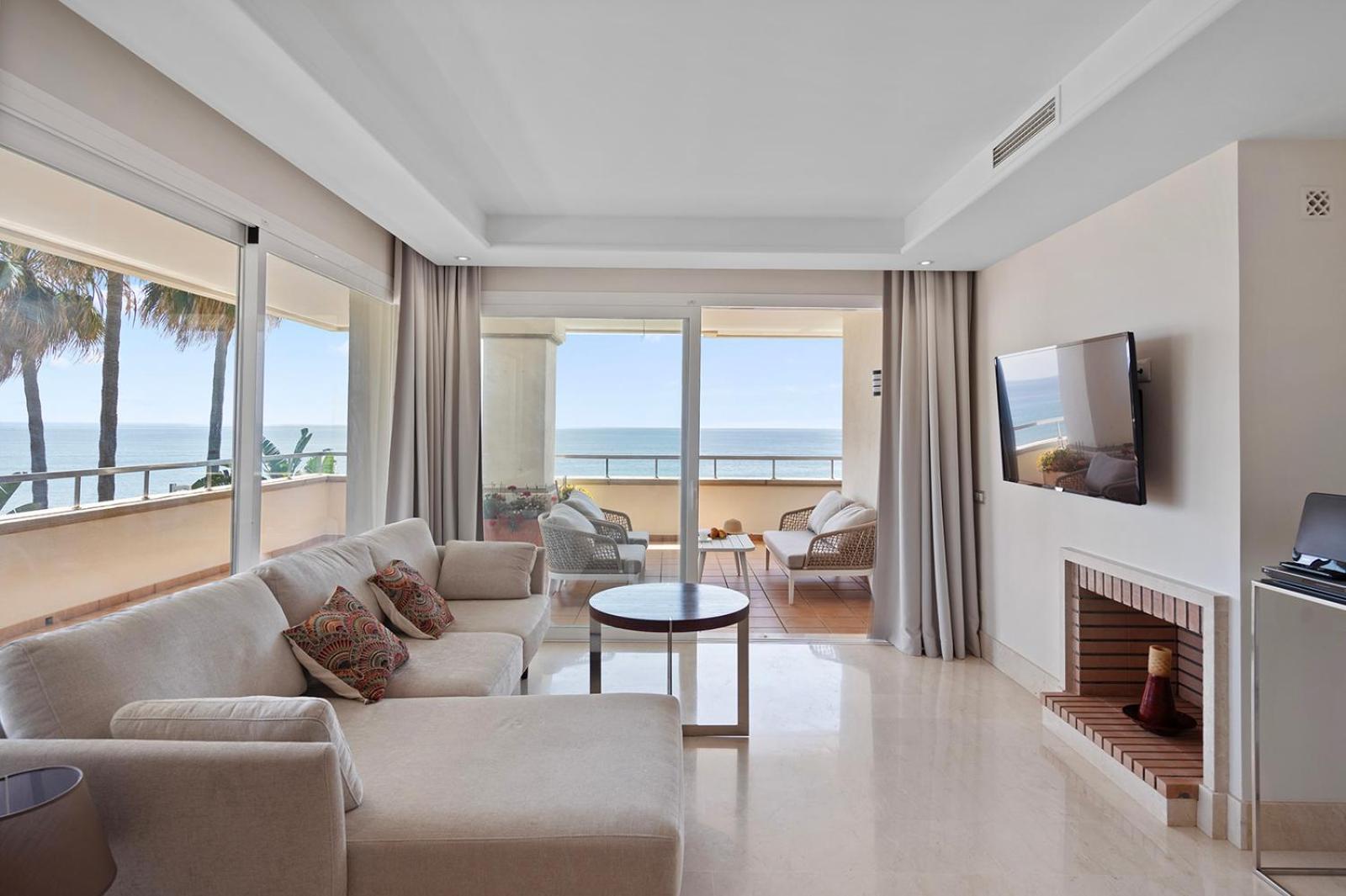 Front Line Beach Luxury Apartment In Heaven Beach Estepona Eksteriør bilde